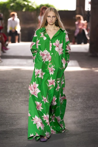 Look 27